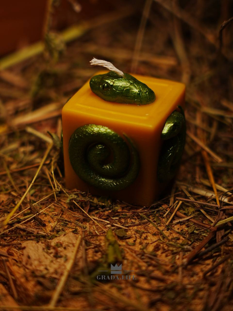 Свеча «ЗМЕЯ»