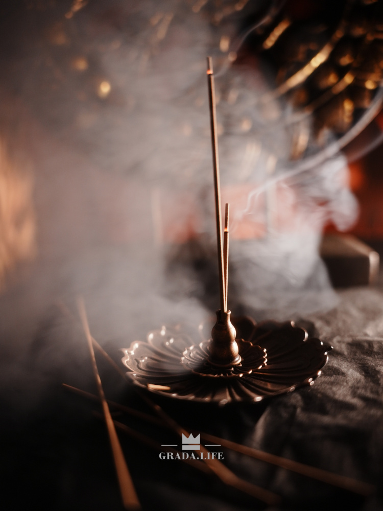 БЛАГОВОНИЯ ИЗ АЛОЙНОГО ДЕРЕВА