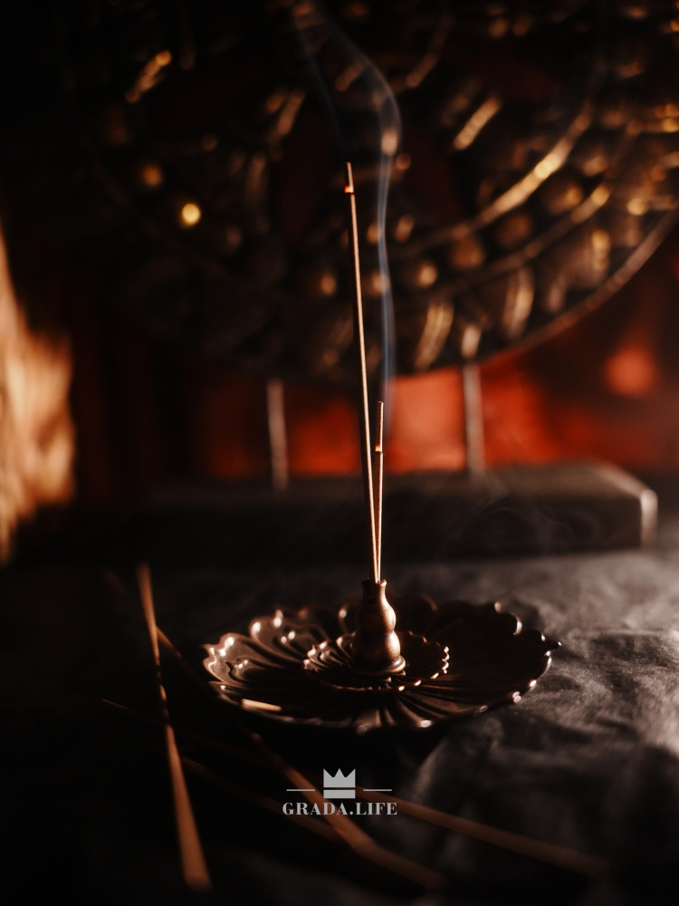 БЛАГОВОНИЯ ИЗ АЛОЙНОГО ДЕРЕВА